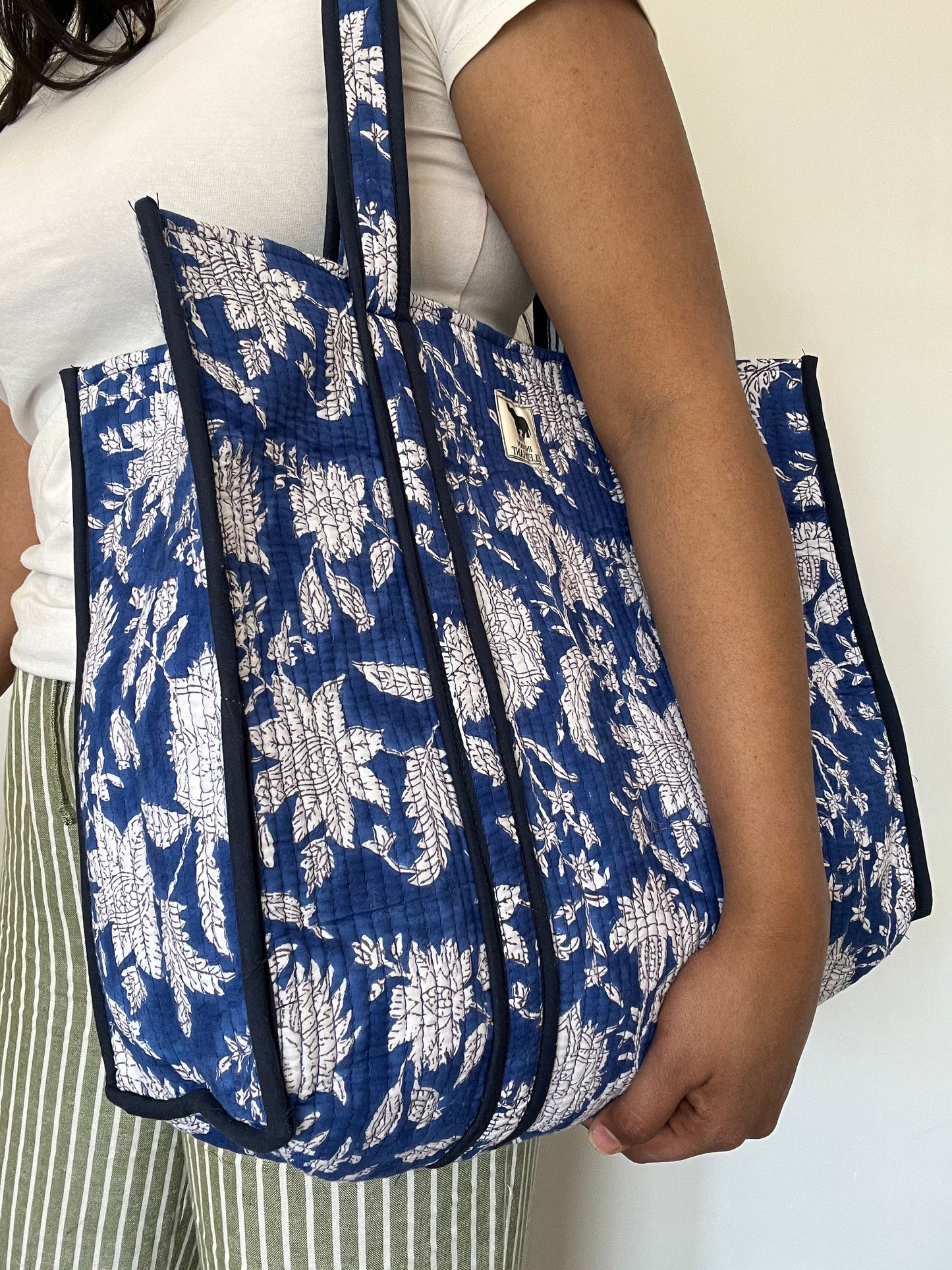 REVERSIBLE TOTE BAG