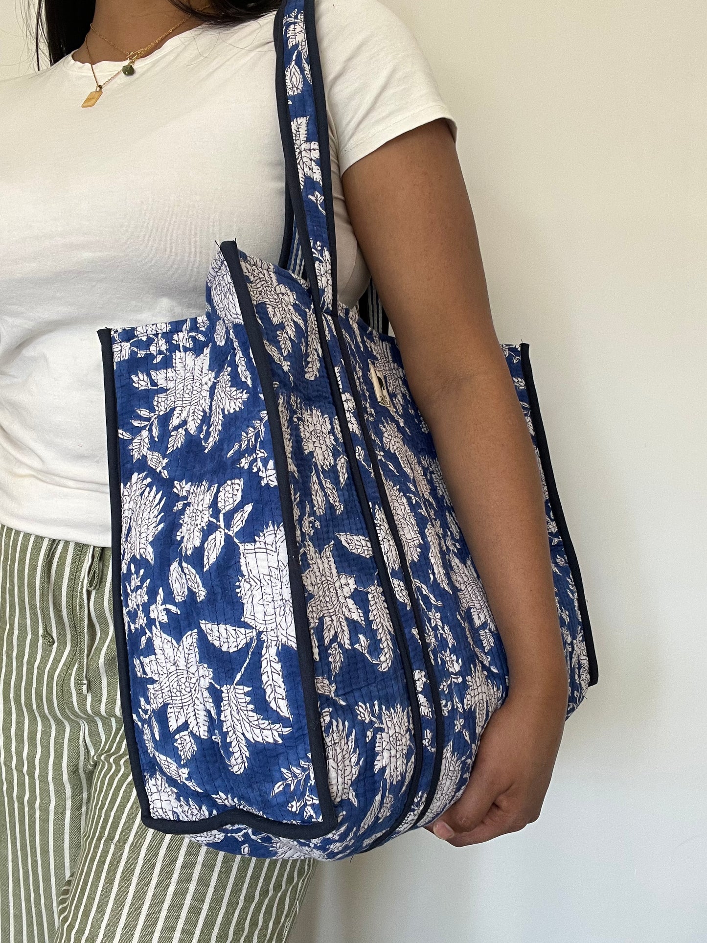 REVERSIBLE TOTE BAG