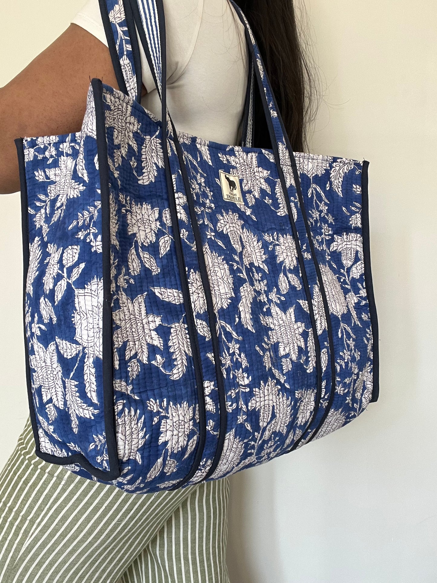 REVERSIBLE TOTE BAG