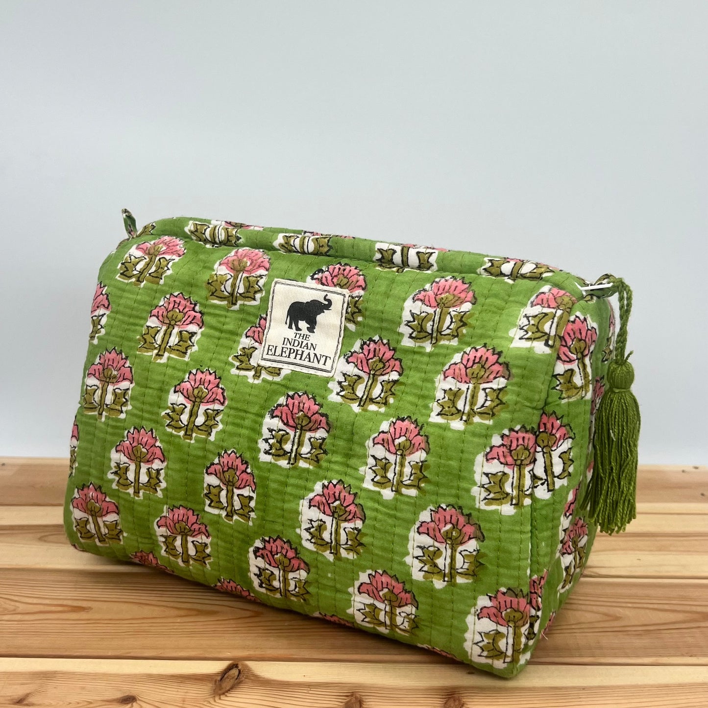 WATERPROOF MAKEUP BAG