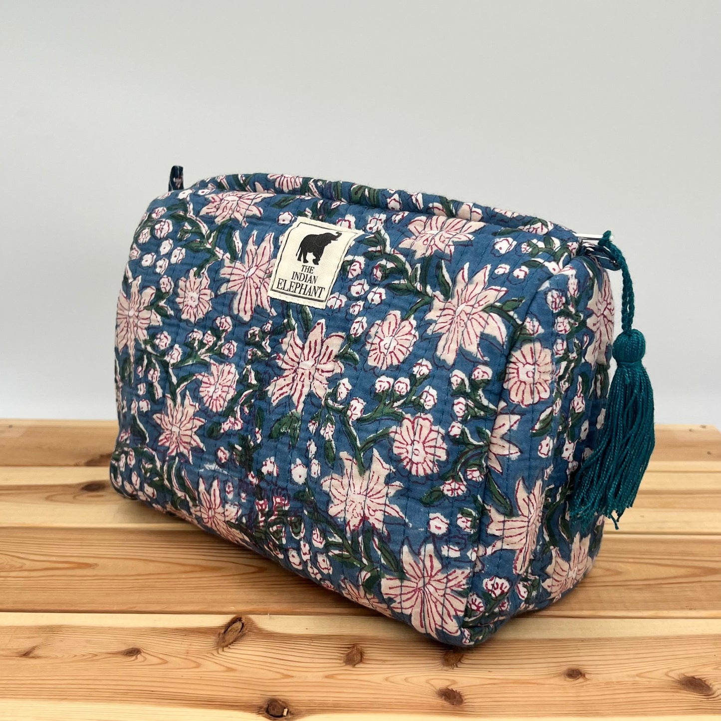 WATERPROOF MAKEUP BAG