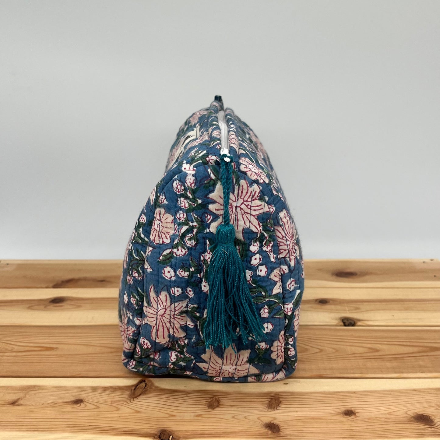 WATERPROOF MAKEUP BAG