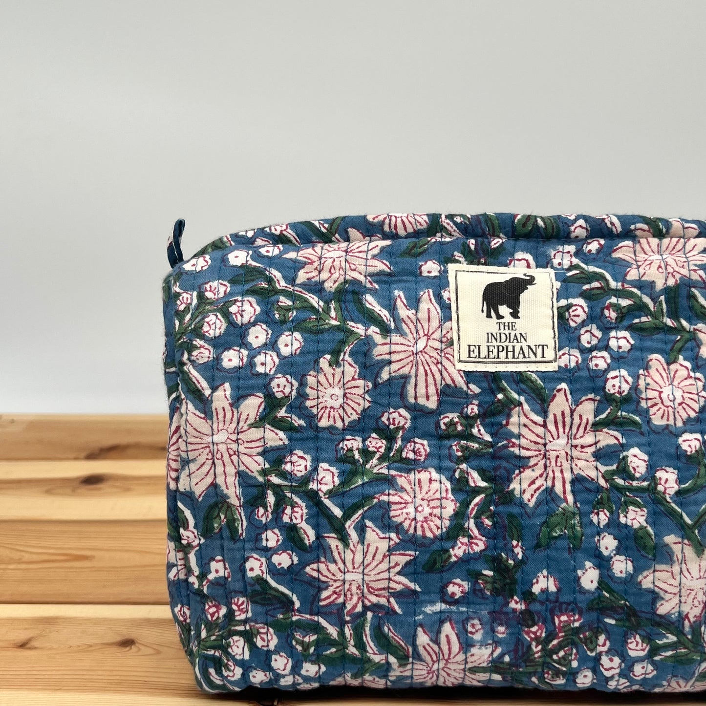 WATERPROOF MAKEUP BAG