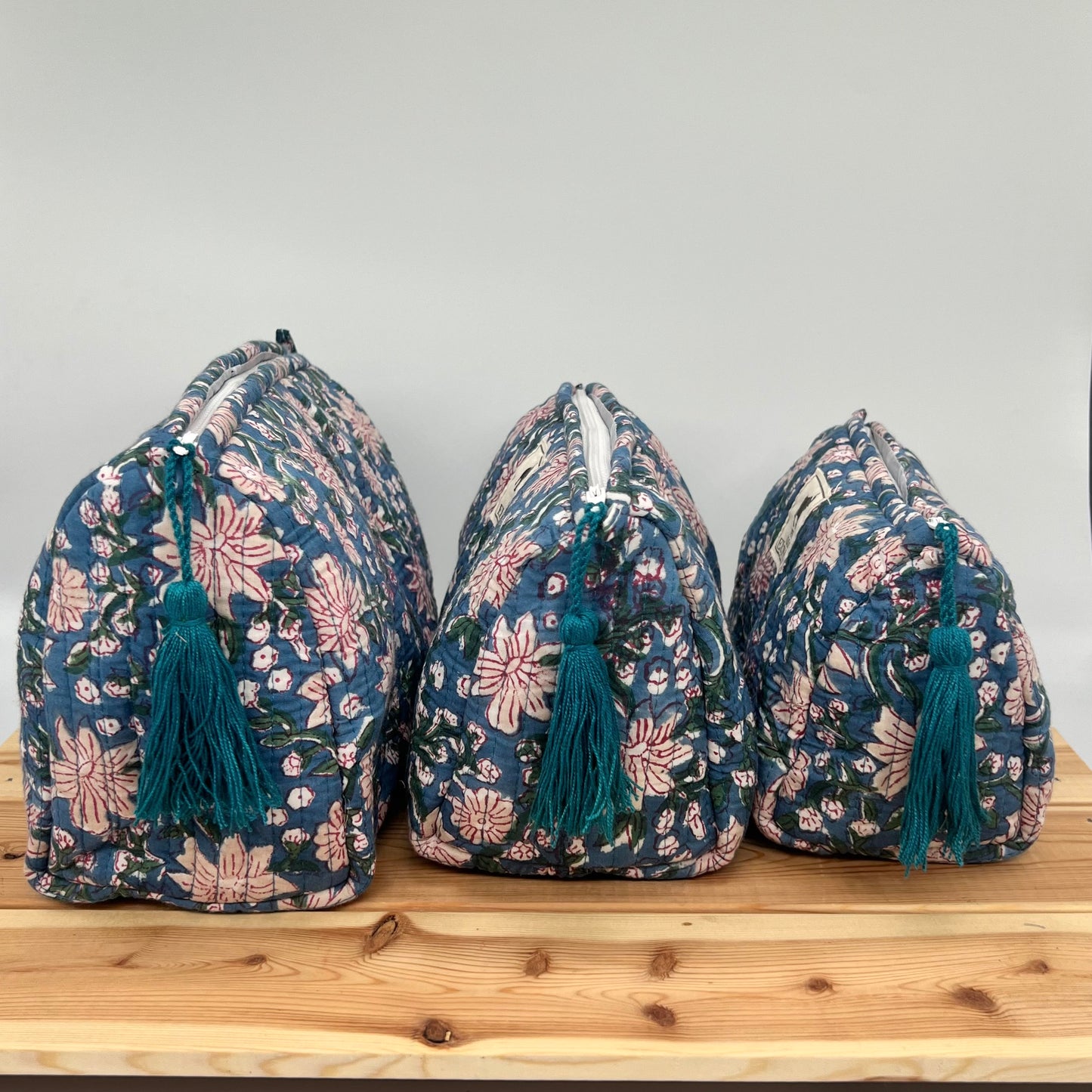 WATERPROOF MAKEUP BAG