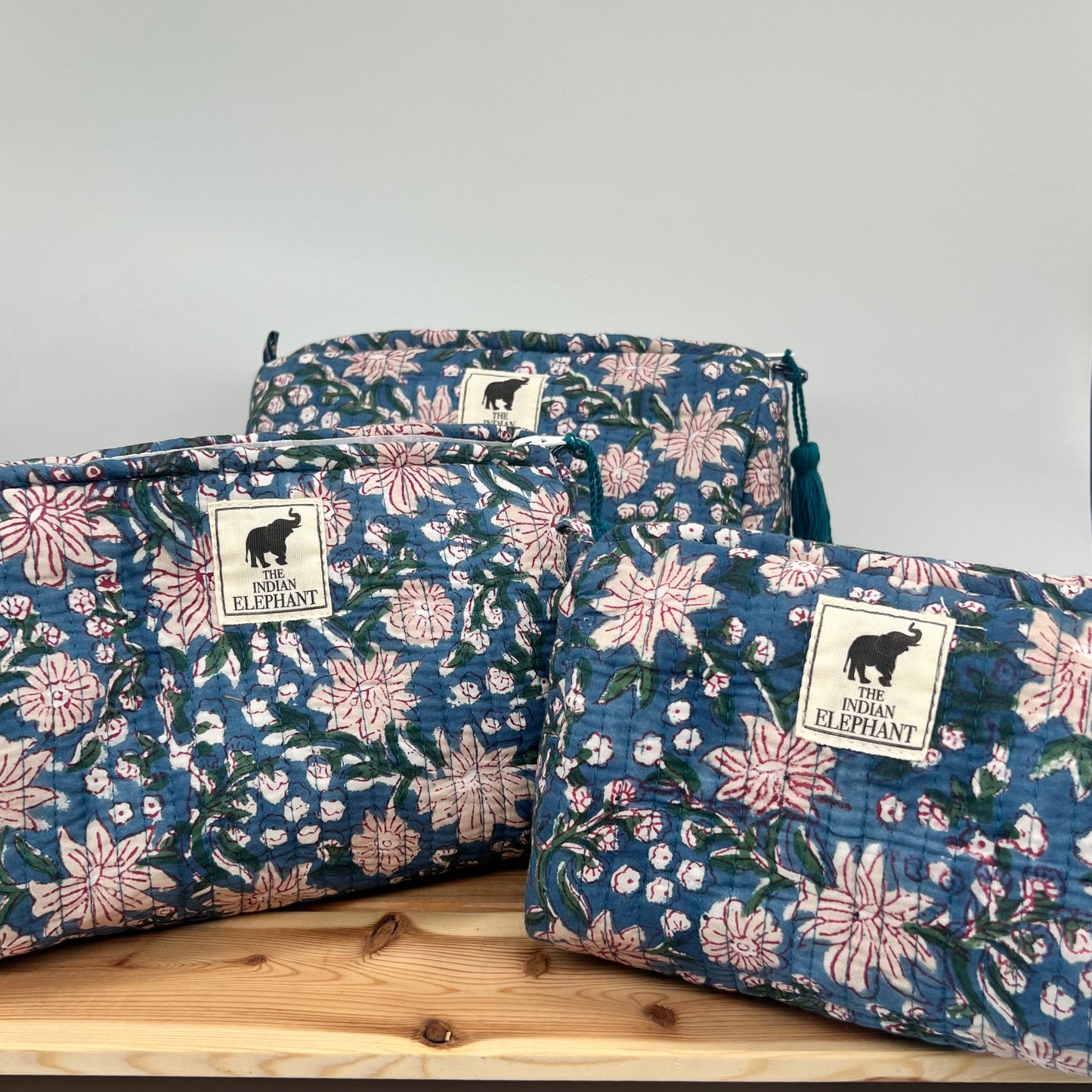 WATERPROOF MAKEUP BAG