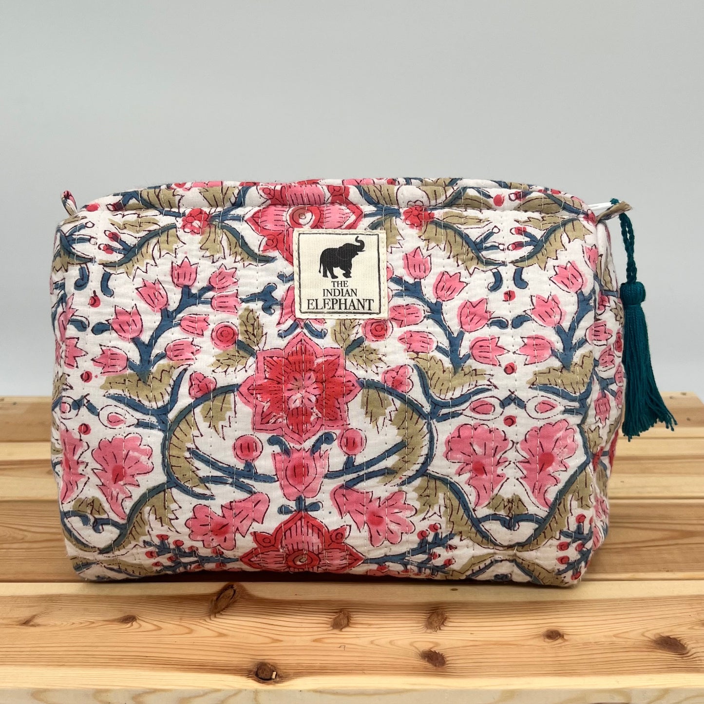 WATERPROOF MAKEUP BAG