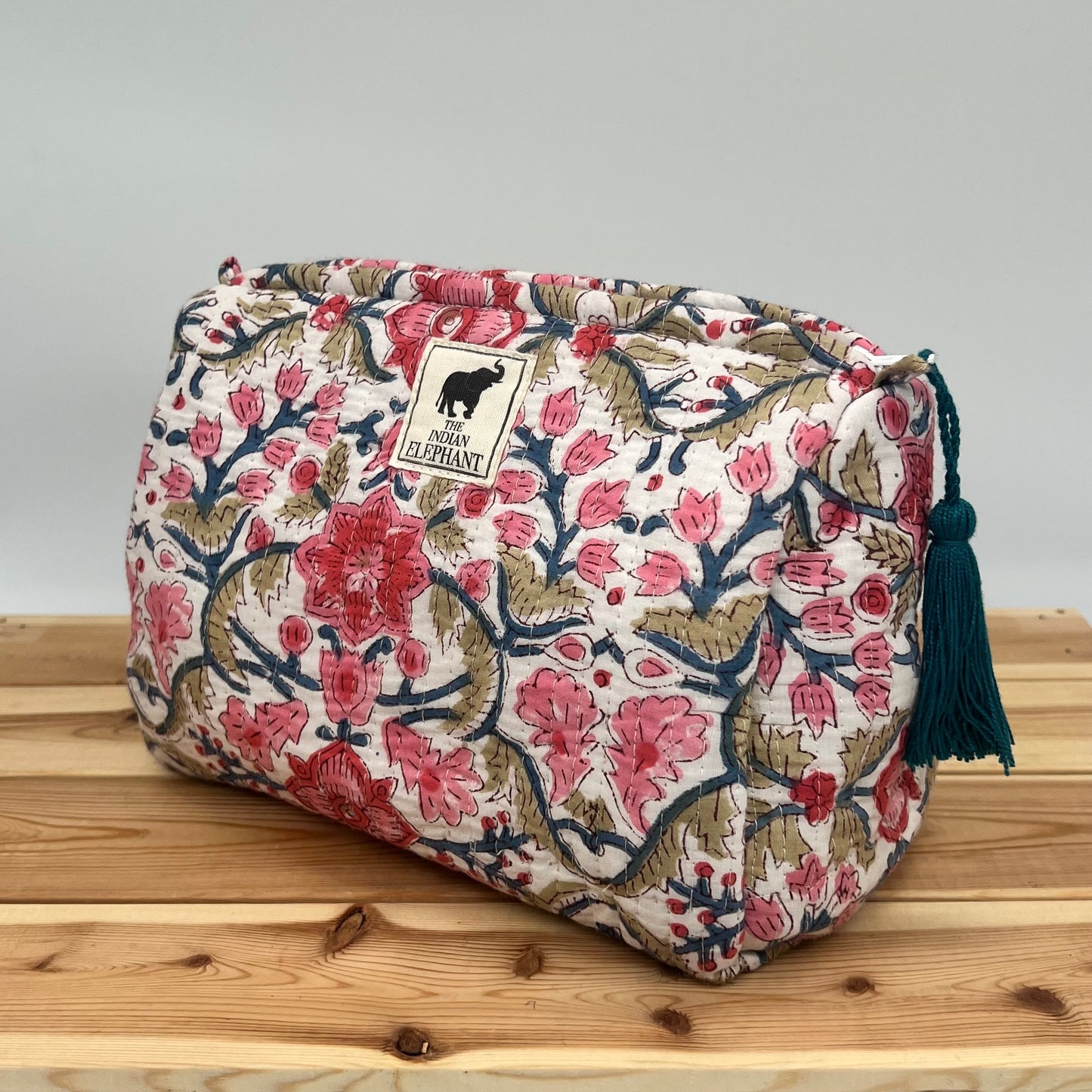 WATERPROOF MAKEUP BAG