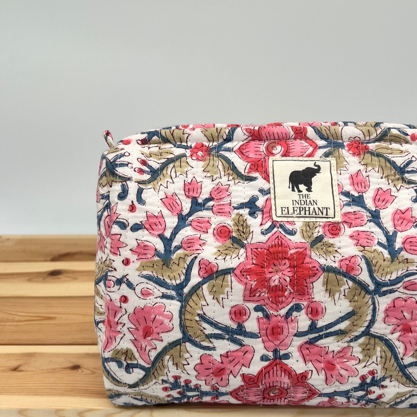 WATERPROOF MAKEUP BAG