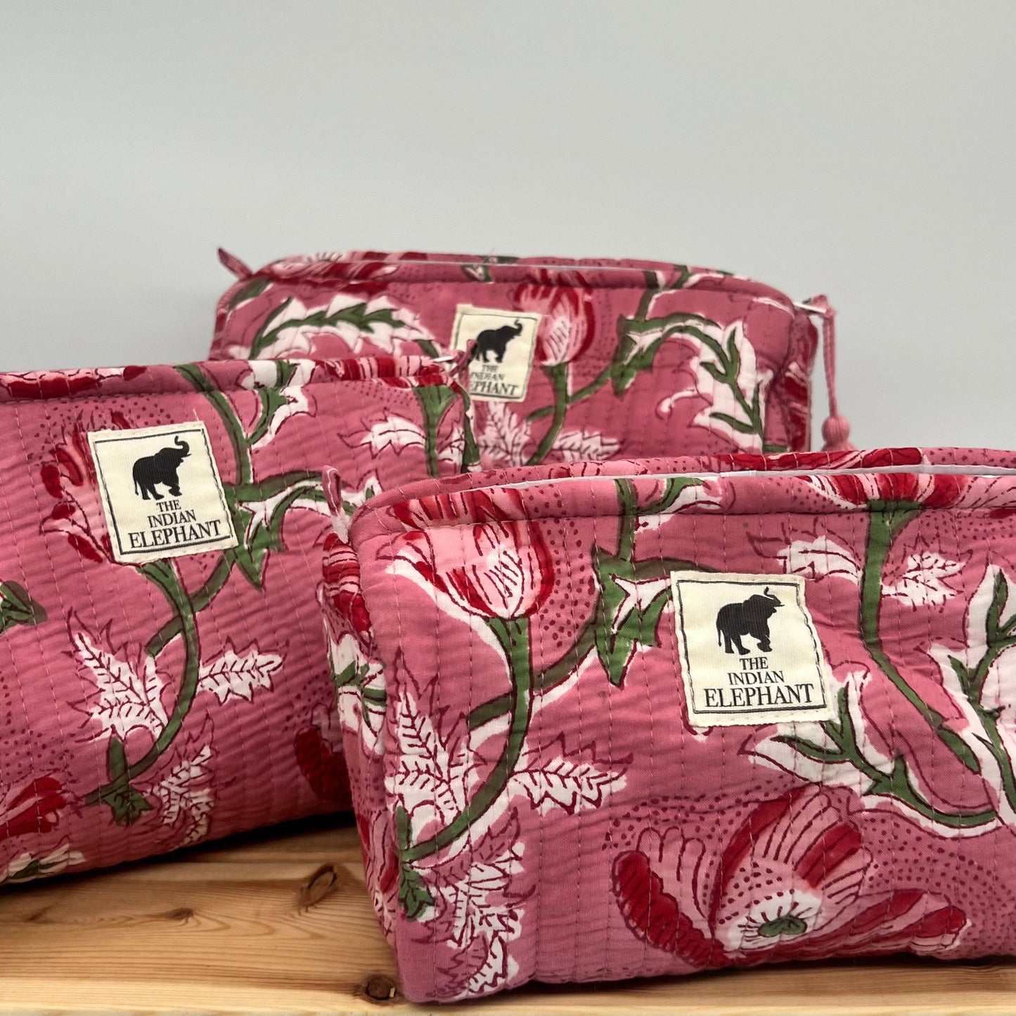 WATERPROOF MAKEUP BAG