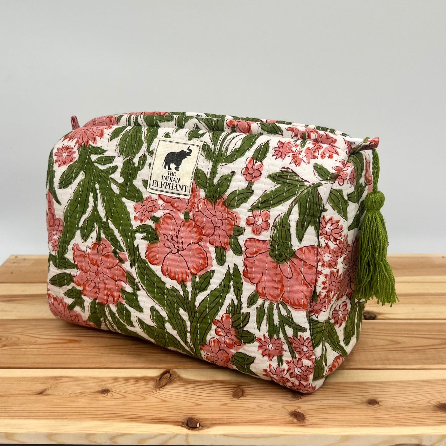 WATERPROOF MAKEUP BAG