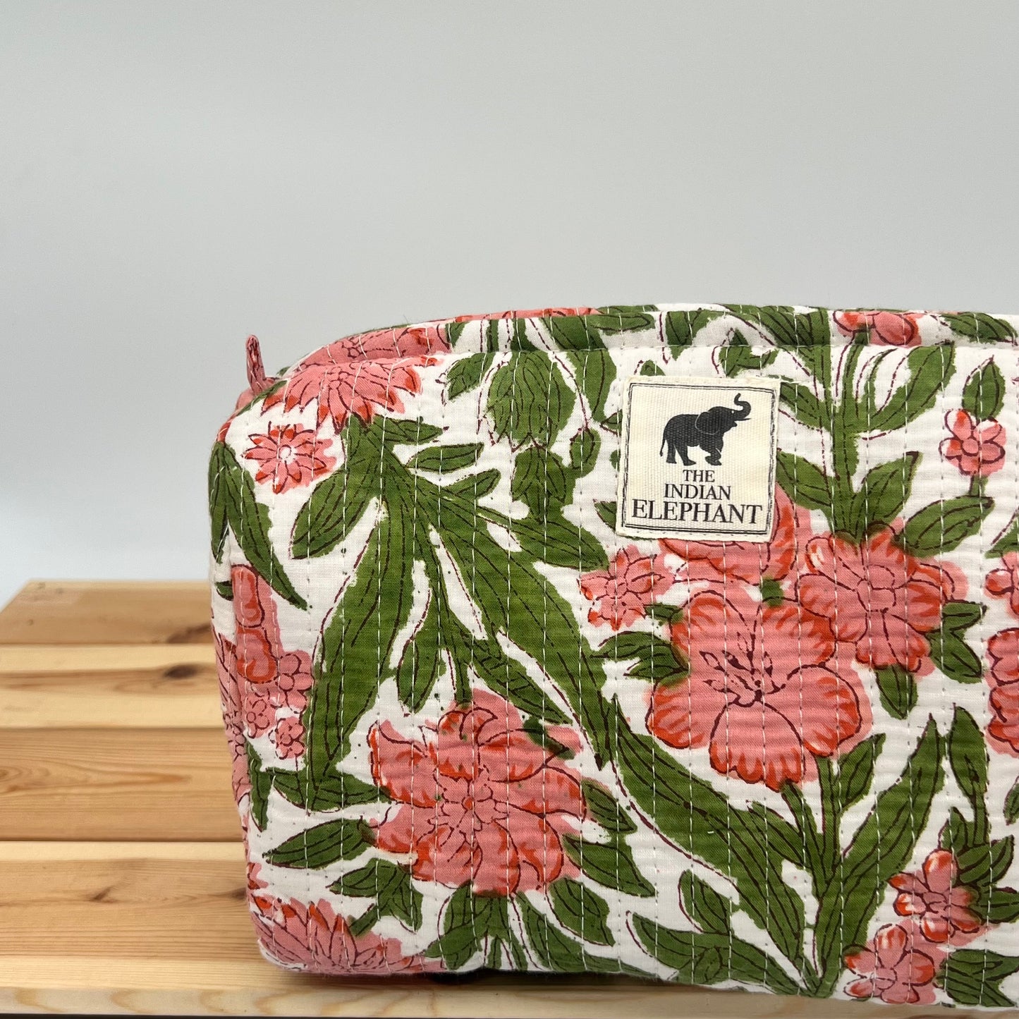 WATERPROOF MAKEUP BAG