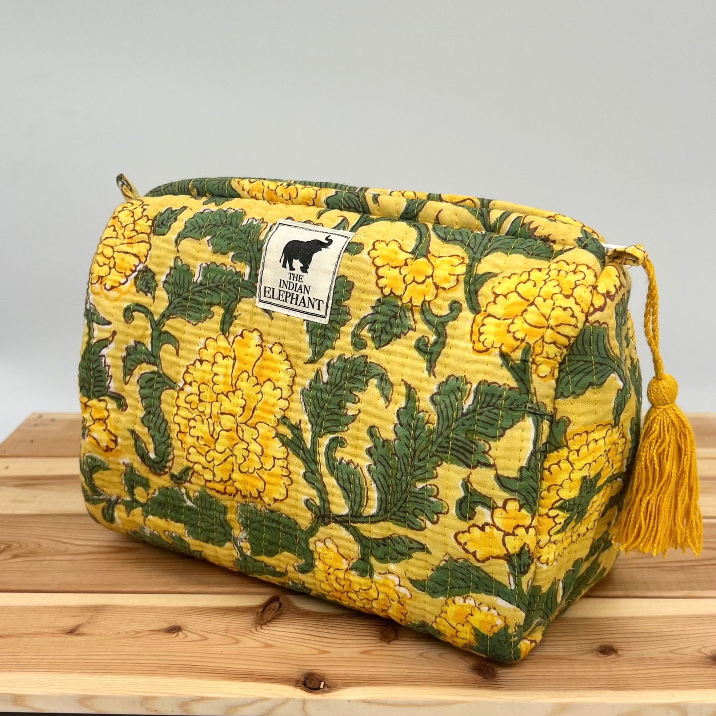 WATERPROOF MAKEUP BAG