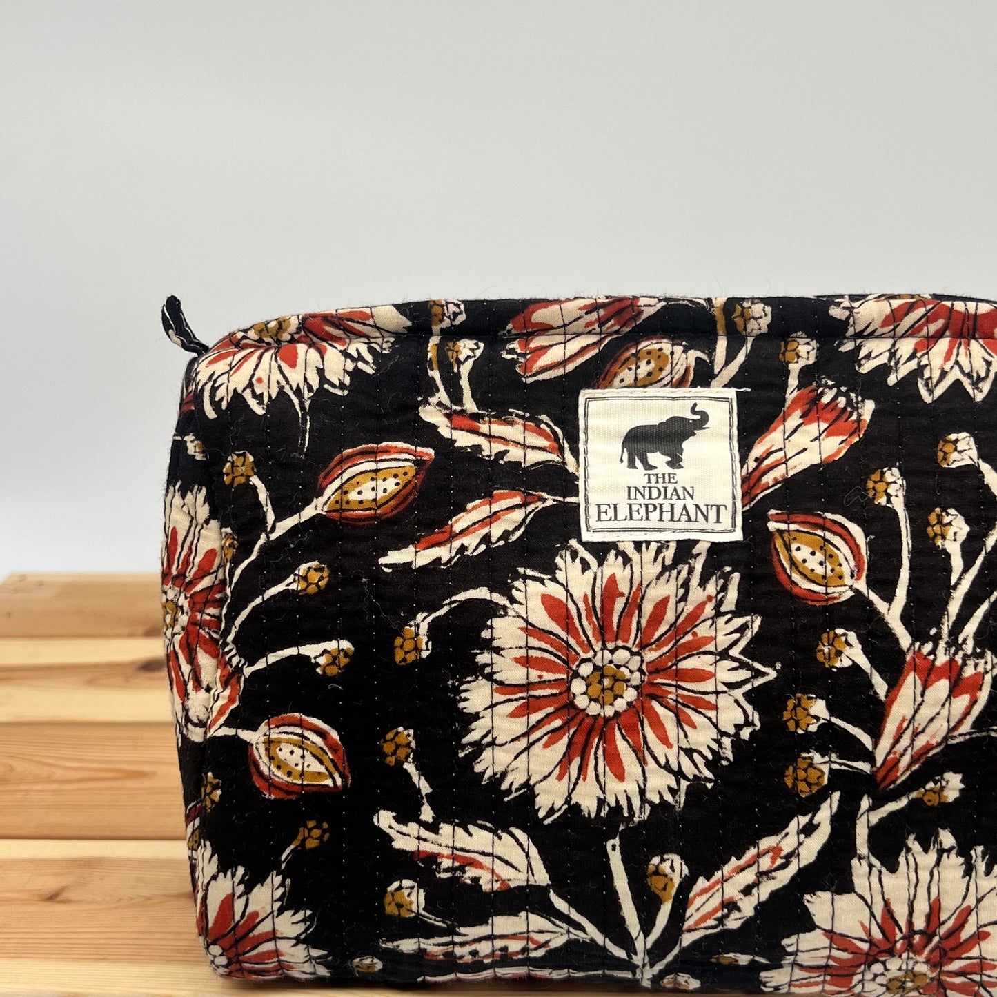 WATERPROOF MAKEUP BAG