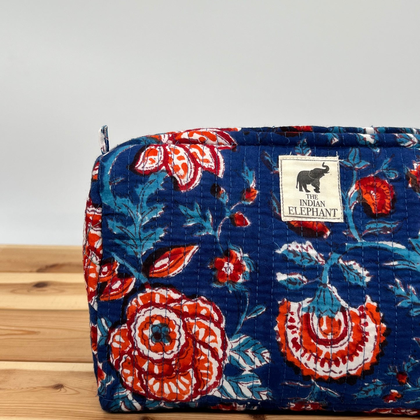 WATERPROOF MAKEUP BAG
