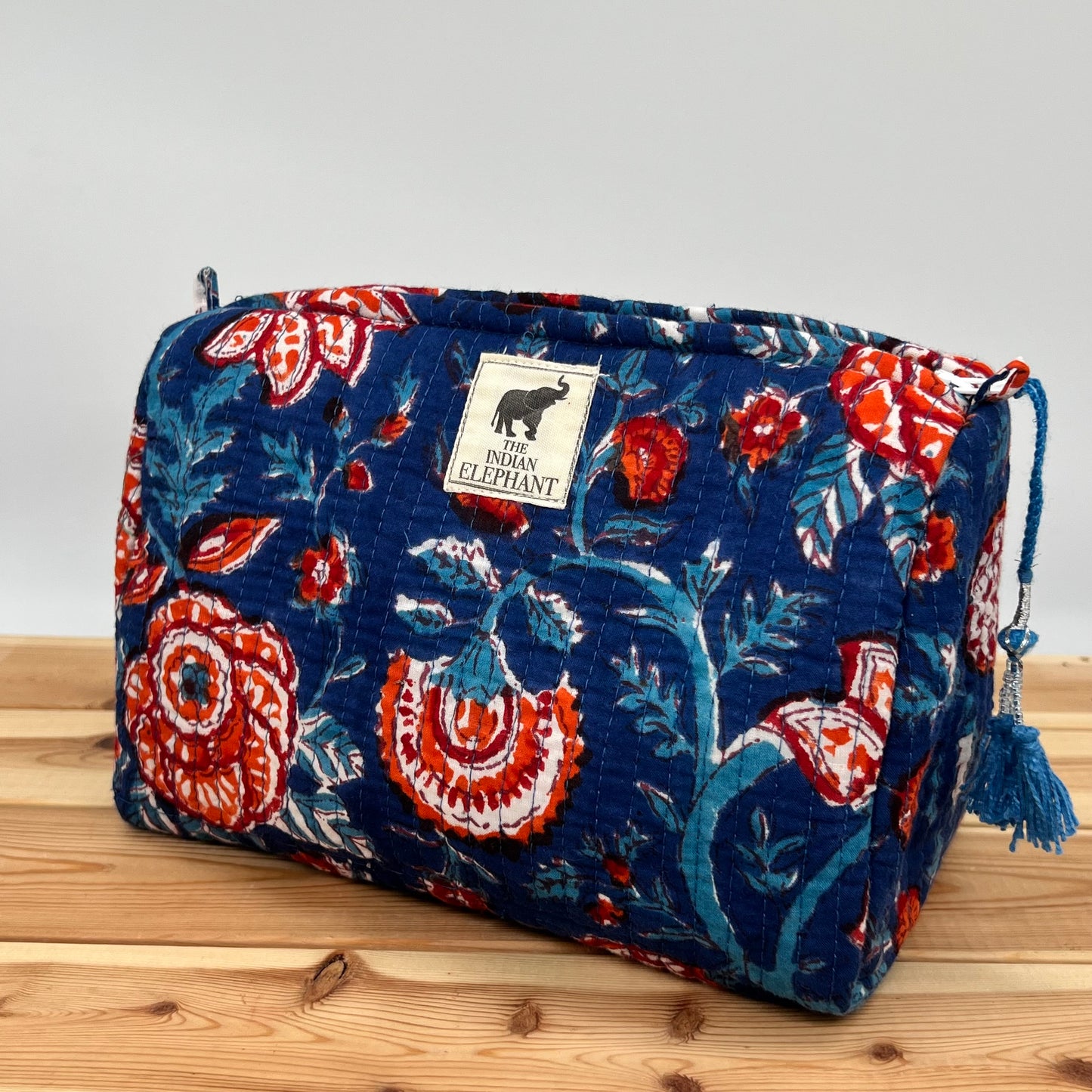 WATERPROOF MAKEUP BAG