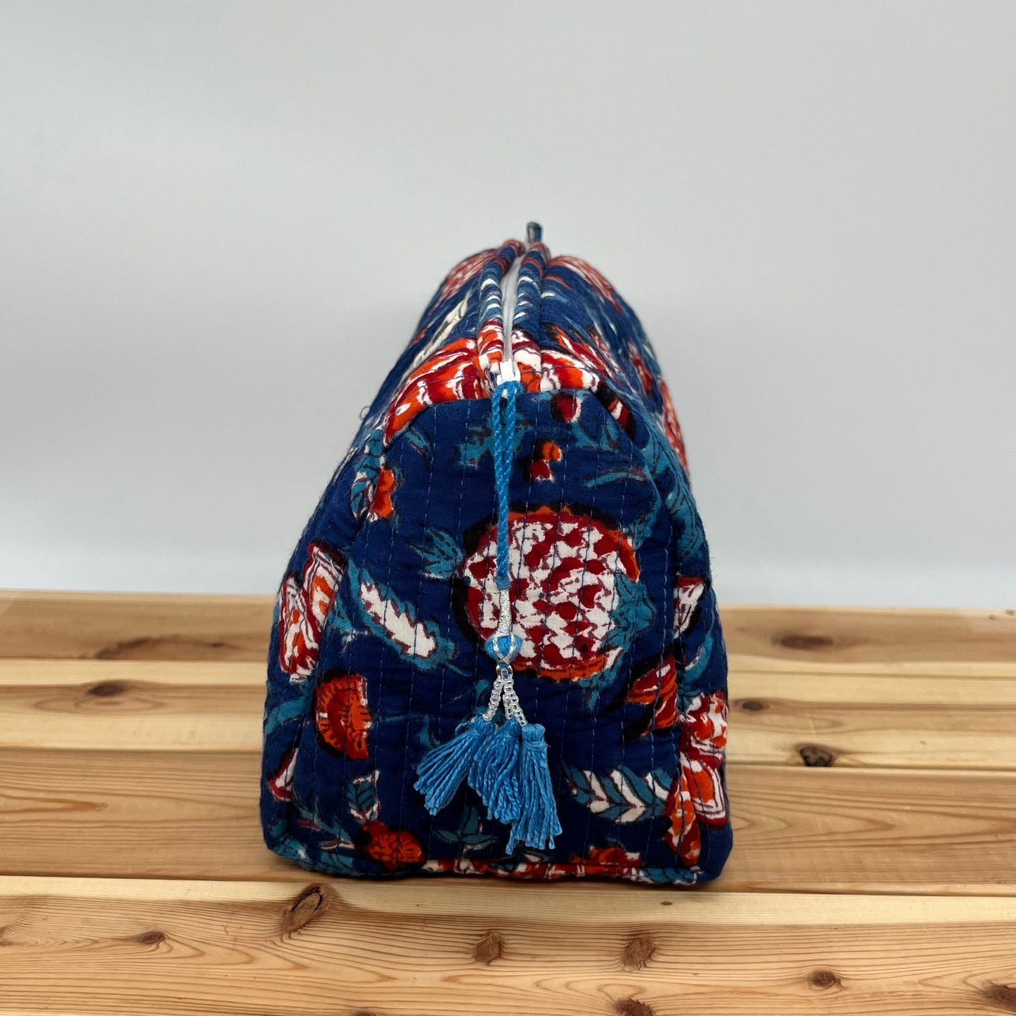 WATERPROOF MAKEUP BAG