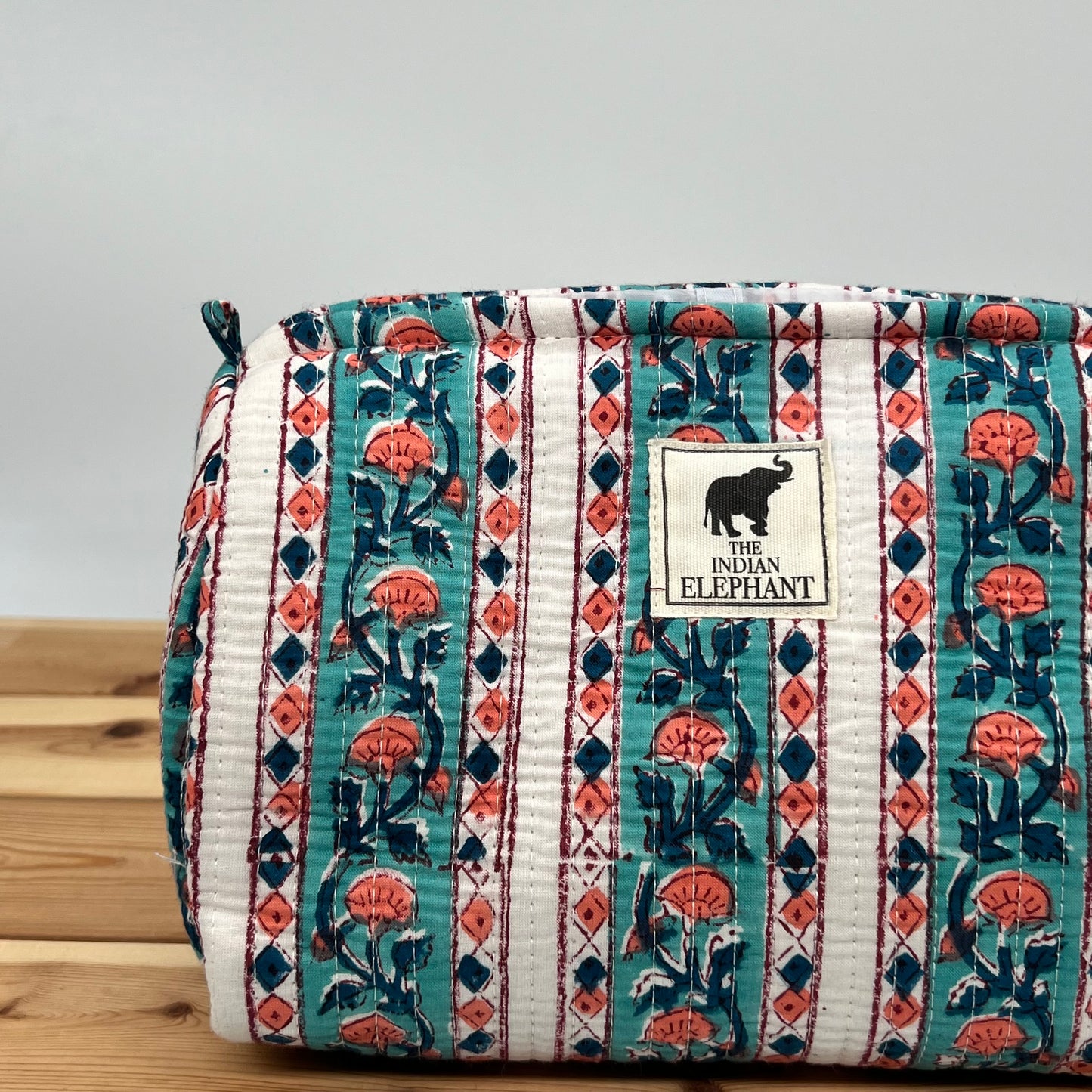 WATERPROOF MAKEUP BAG