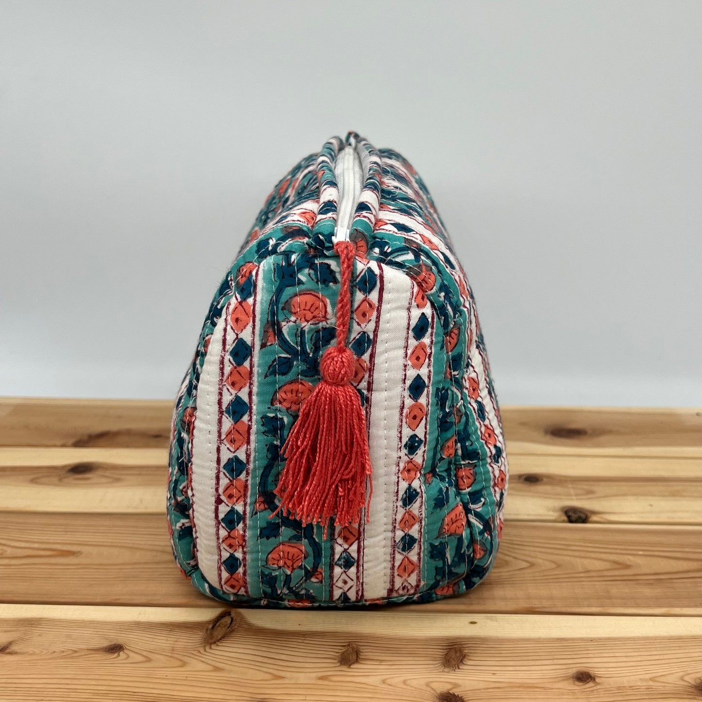 WATERPROOF MAKEUP BAG
