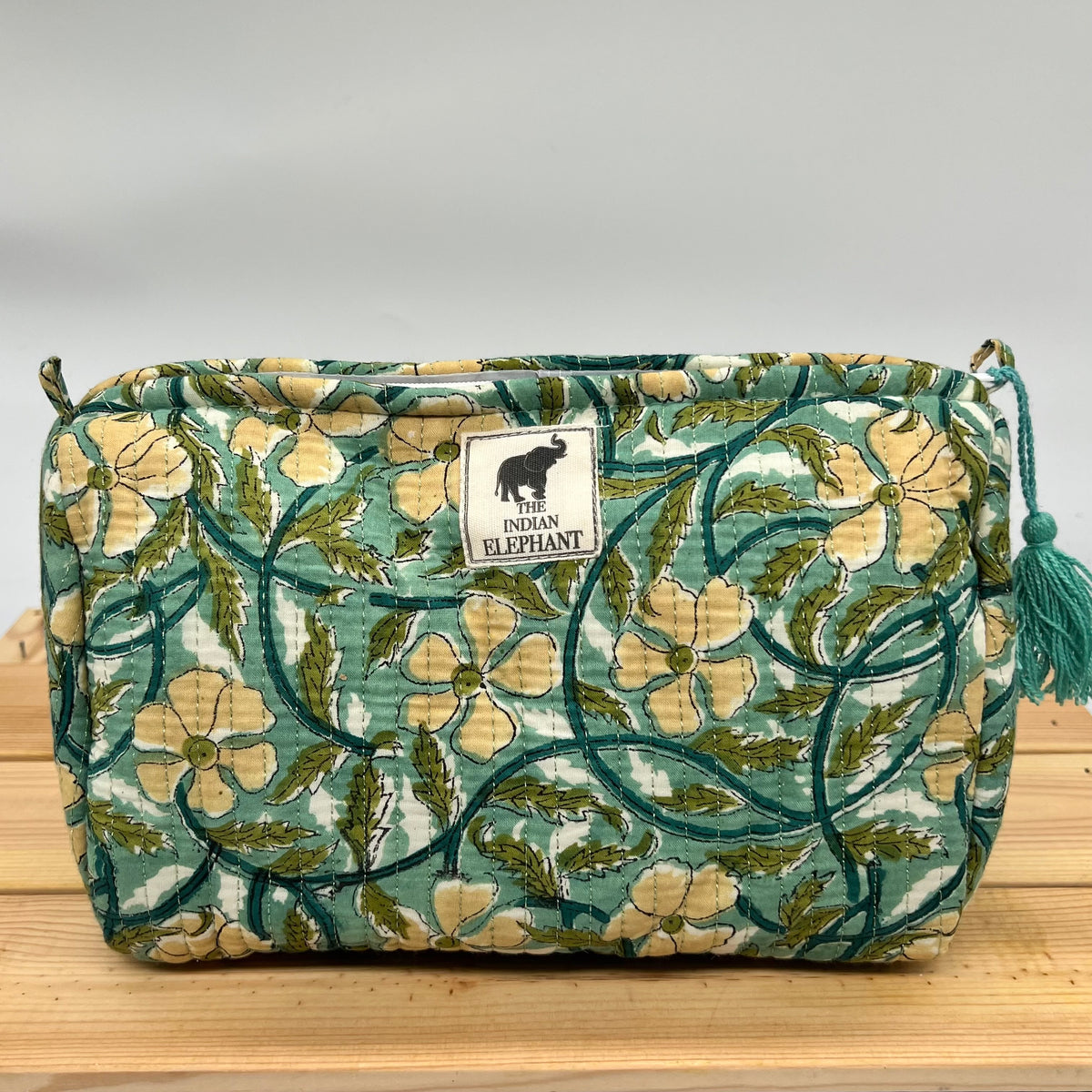 WATERPROOF MAKEUP BAG