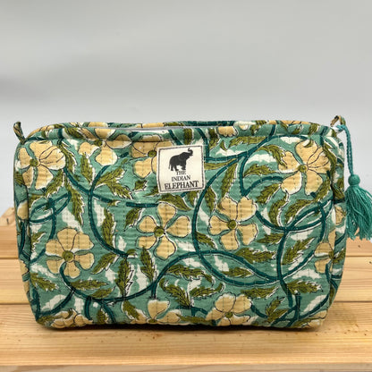 WATERPROOF MAKEUP BAG