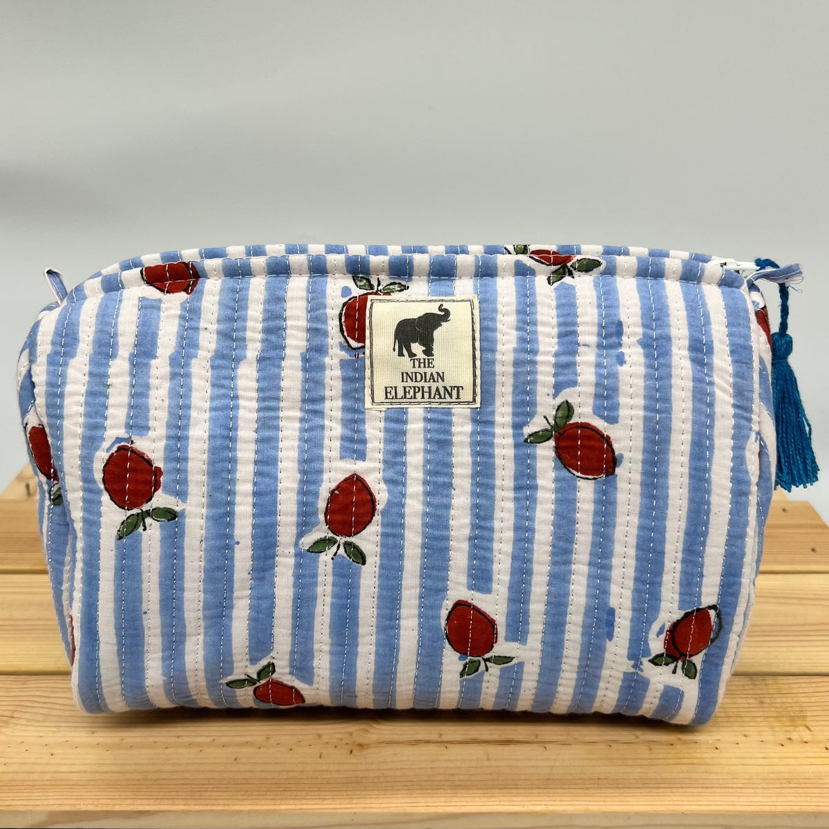 WATERPROOF MAKEUP BAG