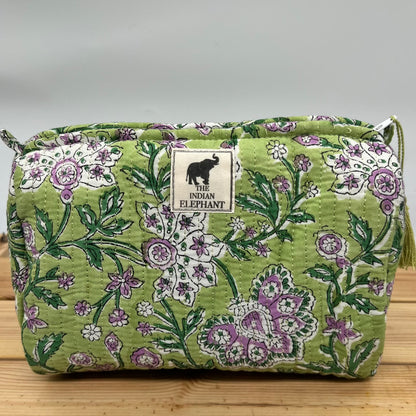 WATERPROOF MAKEUP BAG