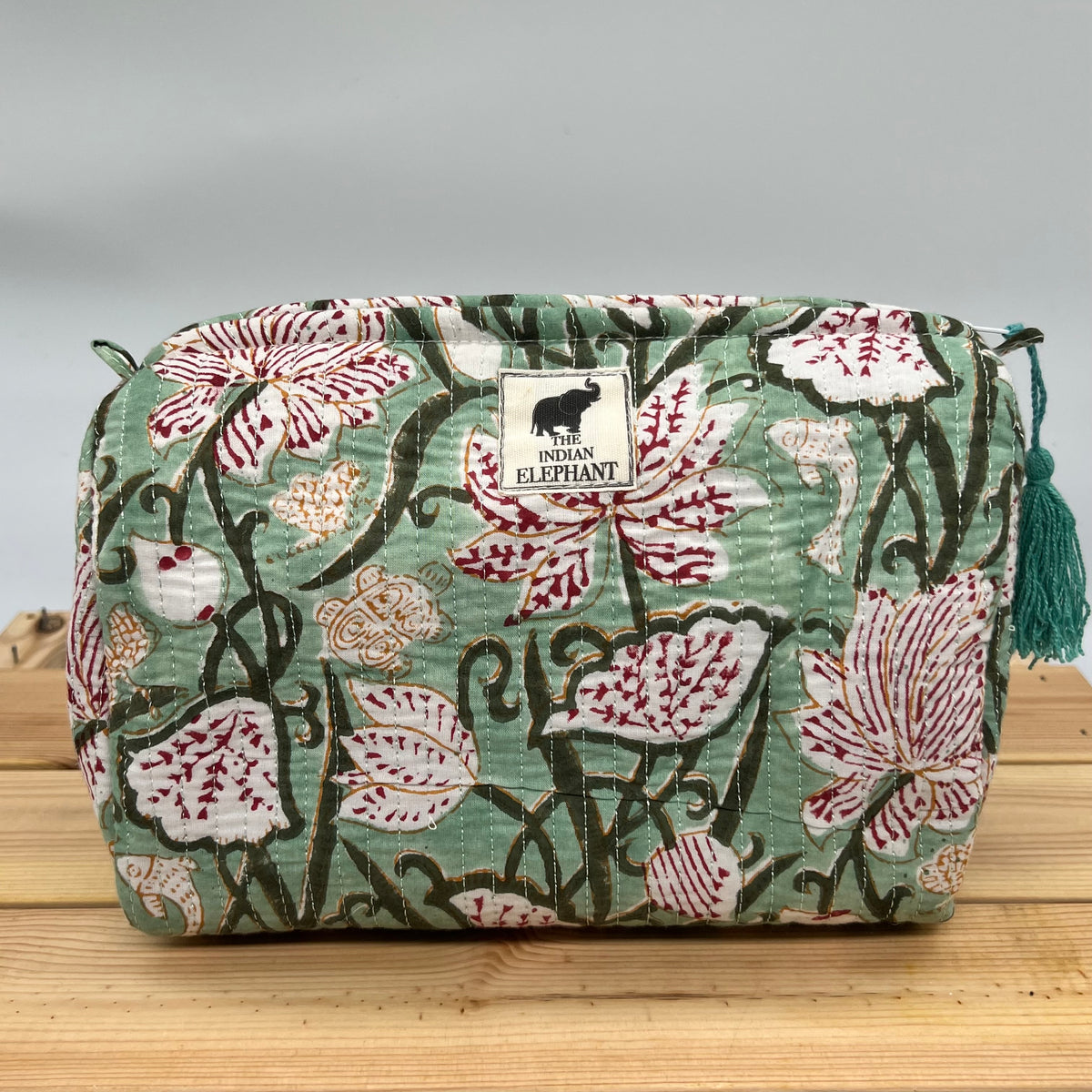 WATERPROOF MAKEUP BAG
