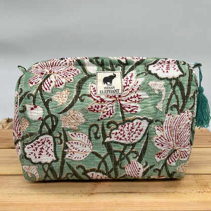 WATERPROOF MAKEUP BAG
