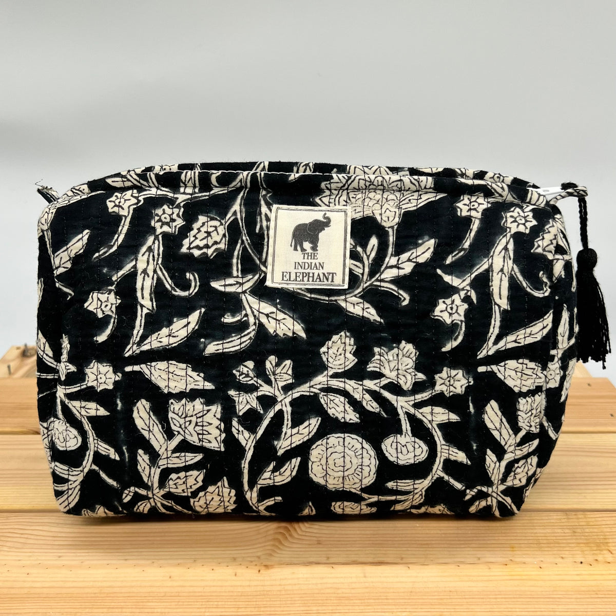 WATERPROOF MAKEUP BAG