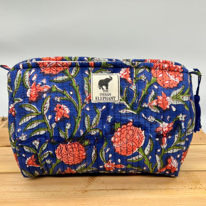 WATERPROOF MAKEUP BAG