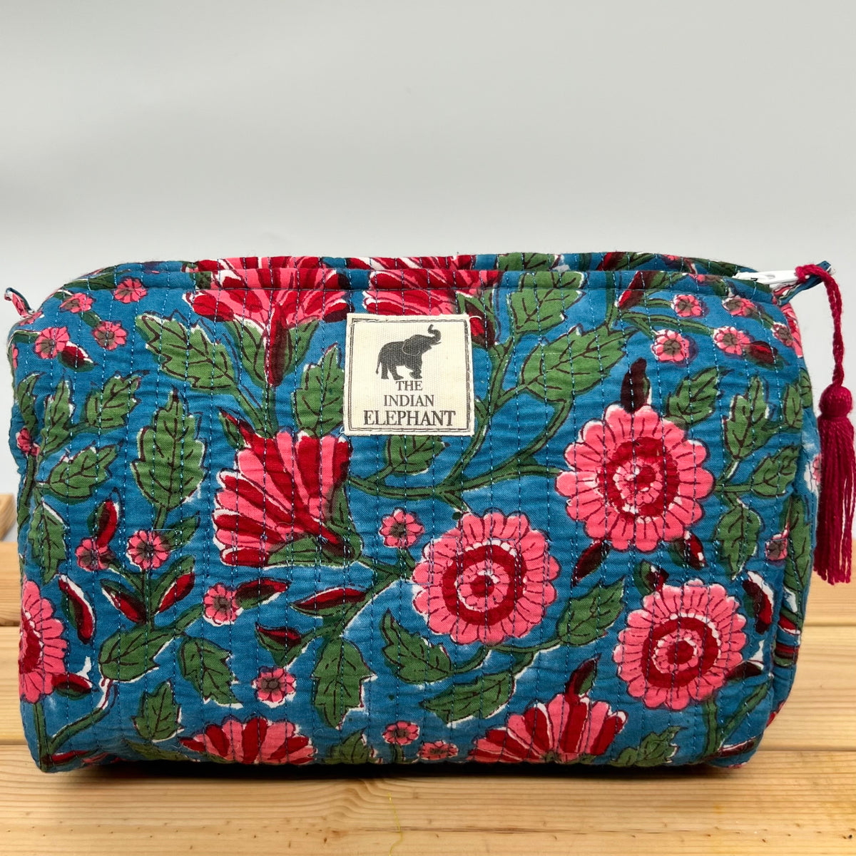 WATERPROOF MAKEUP BAG