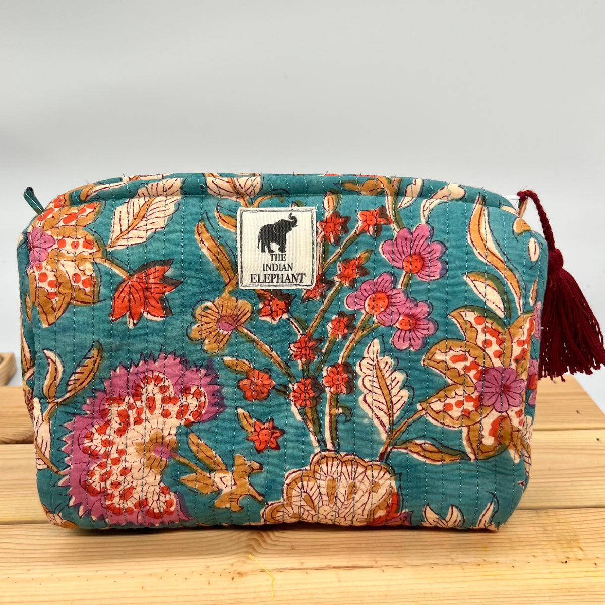 WATERPROOF MAKEUP BAG