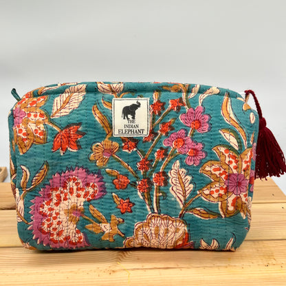 WATERPROOF MAKEUP BAG