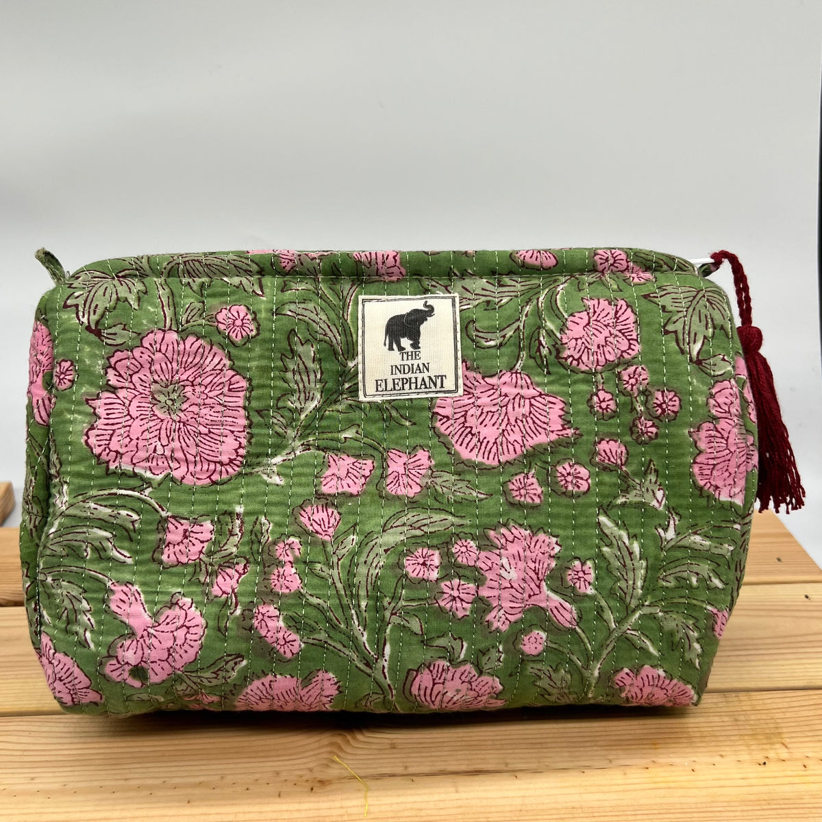 WATERPROOF MAKEUP BAG