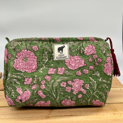 WATERPROOF MAKEUP BAG