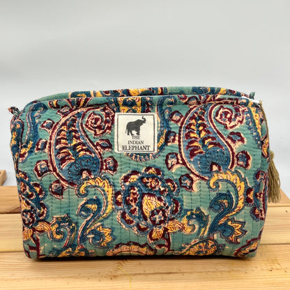 WATERPROOF MAKEUP BAG
