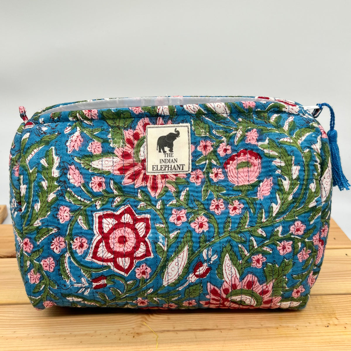 WATERPROOF MAKEUP BAG