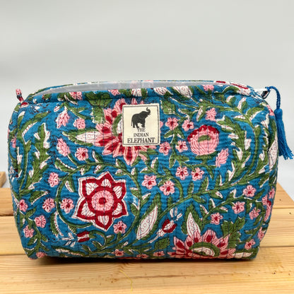 WATERPROOF MAKEUP BAG