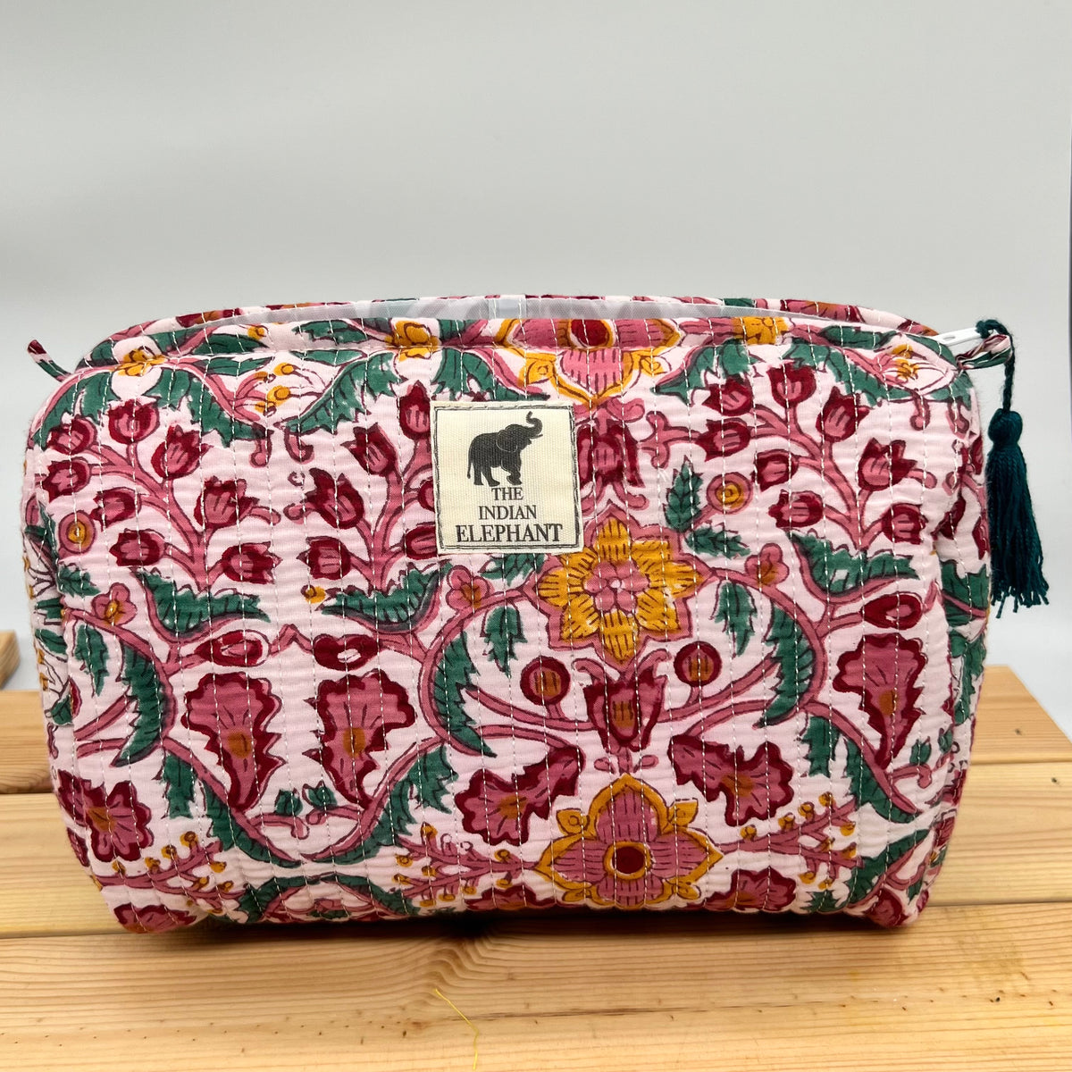 WATERPROOF MAKEUP BAG