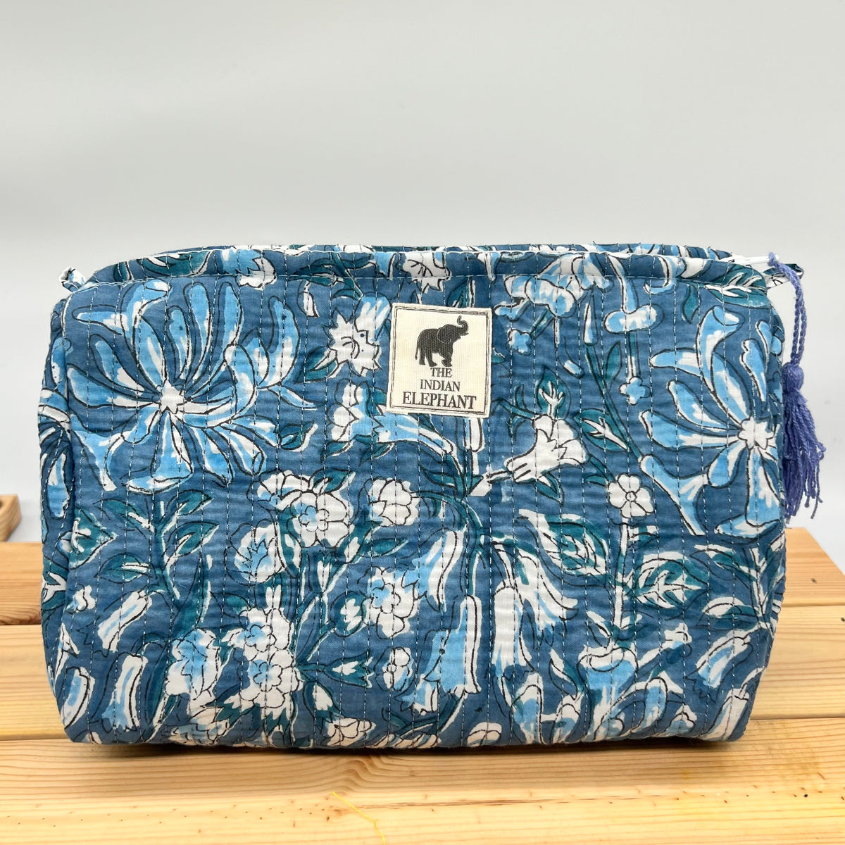 WATERPROOF MAKEUP BAG