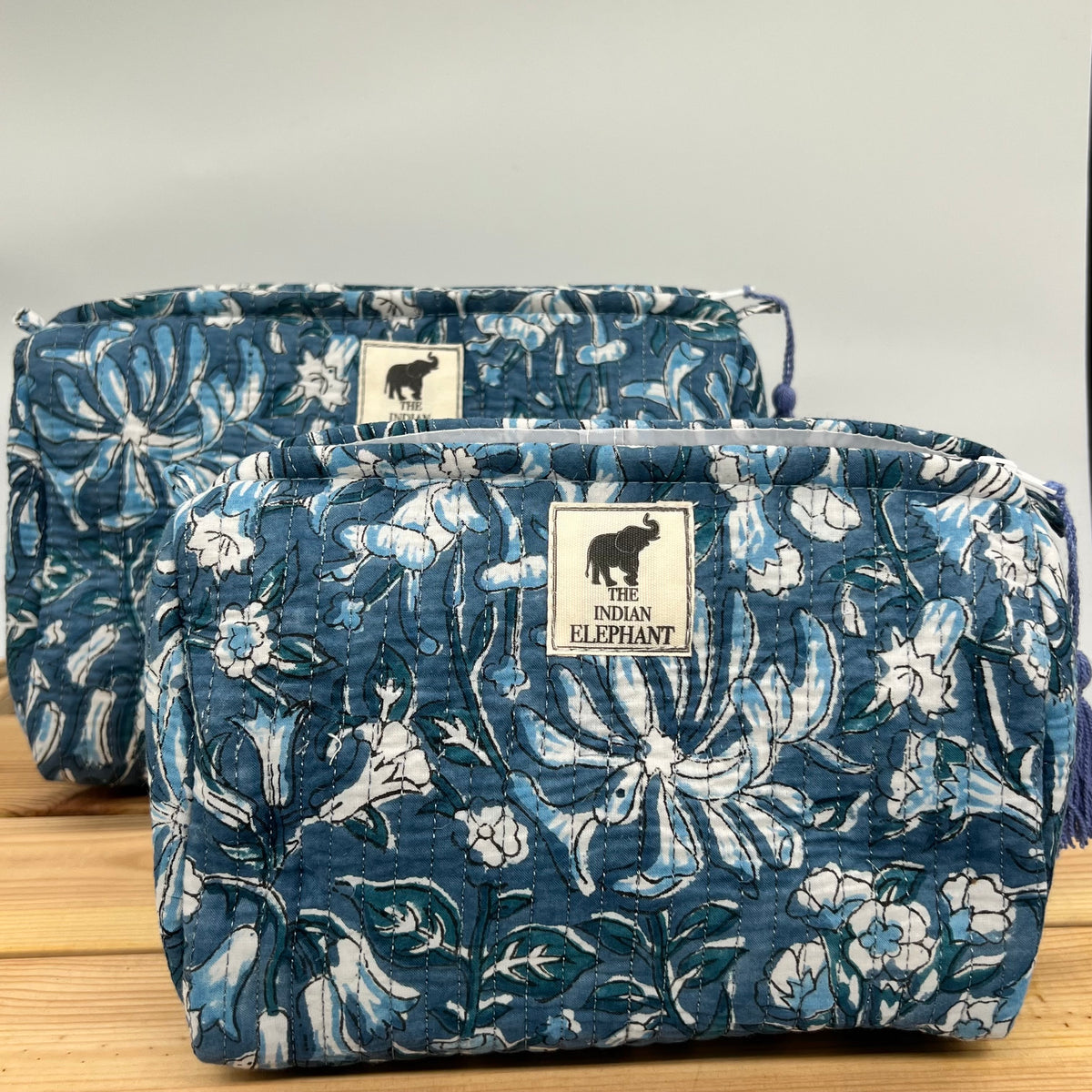 WATERPROOF MAKEUP BAG