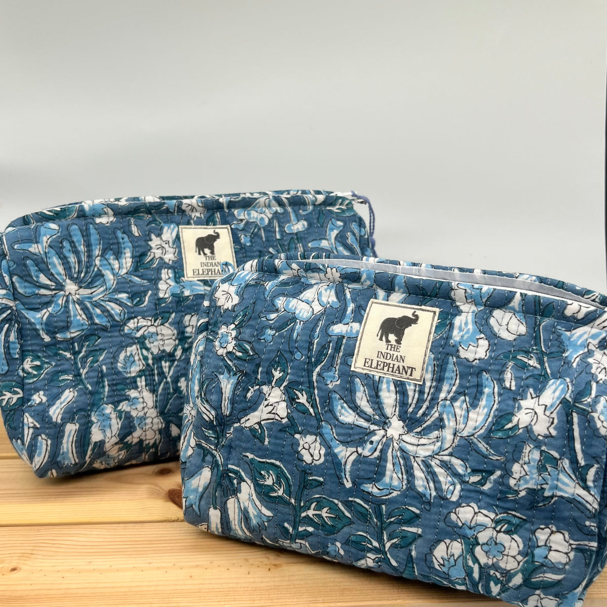 WATERPROOF MAKEUP BAG
