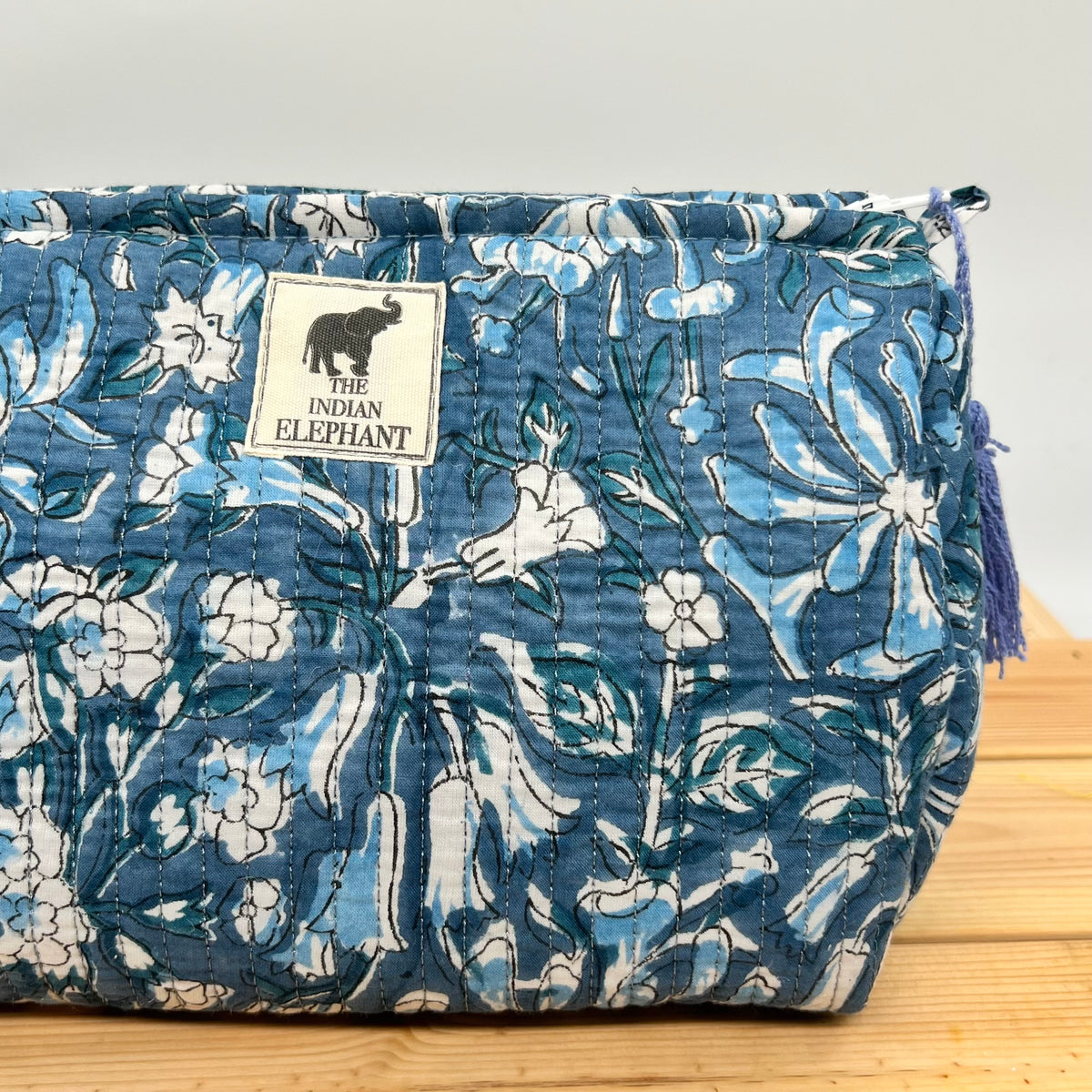 WATERPROOF MAKEUP BAG