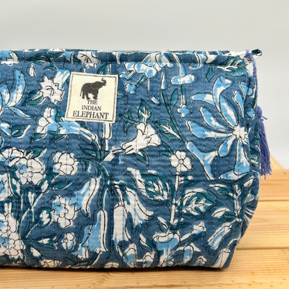 WATERPROOF MAKEUP BAG