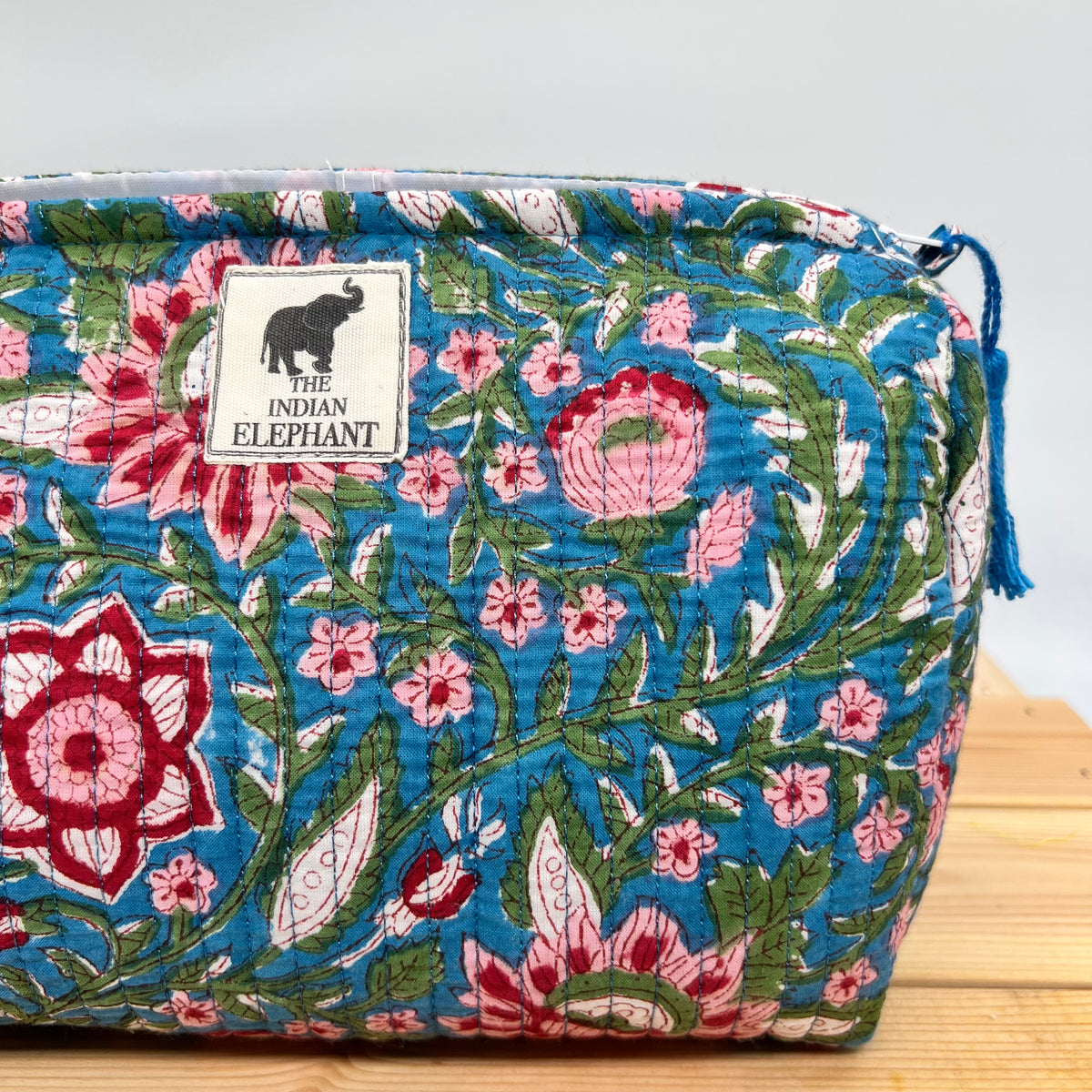 WATERPROOF MAKEUP BAG