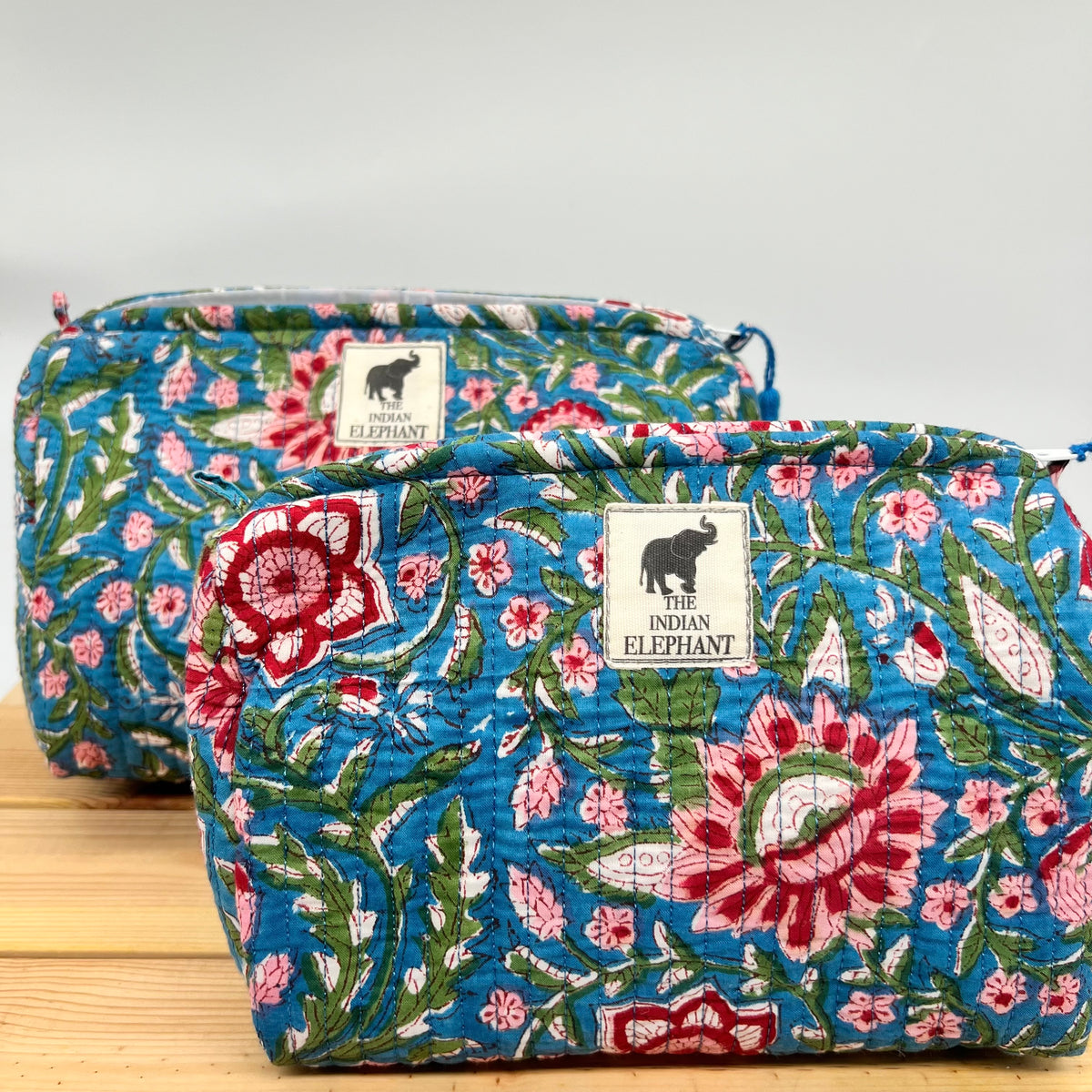 WATERPROOF MAKEUP BAG