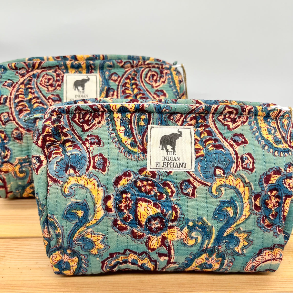 WATERPROOF MAKEUP BAG