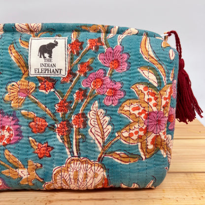 WATERPROOF MAKEUP BAG