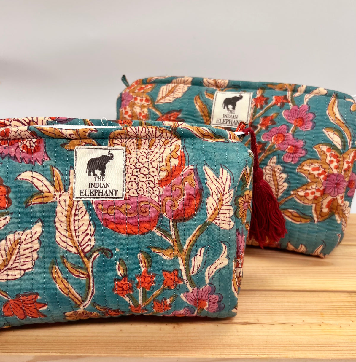 WATERPROOF MAKEUP BAG