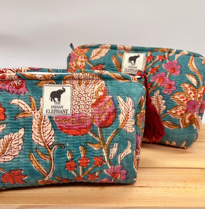 WATERPROOF MAKEUP BAG